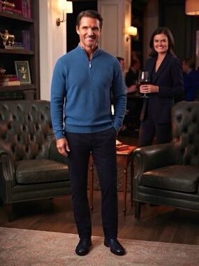 TailorByrd Men's Quarter Zip Sweater Navy NWT Size L